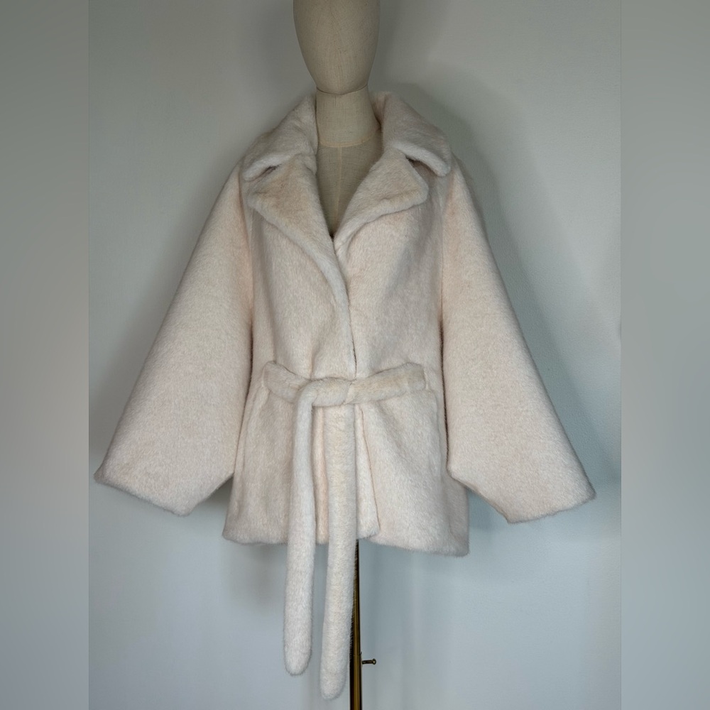 Champagne Faux Fur Coat Batwing Sleeve M/L – New with Belt Elegant Luxury Style